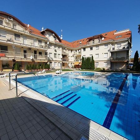 Relax Wellness Studio Hajduszoboszlo Apartment ภายนอก รูปภาพ