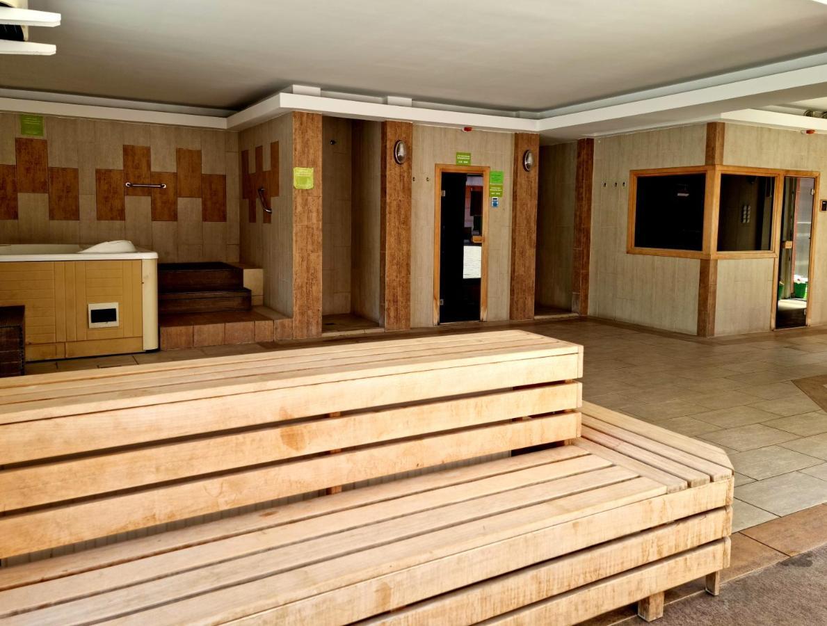 Relax Wellness Studio Hajduszoboszlo Apartment ภายนอก รูปภาพ