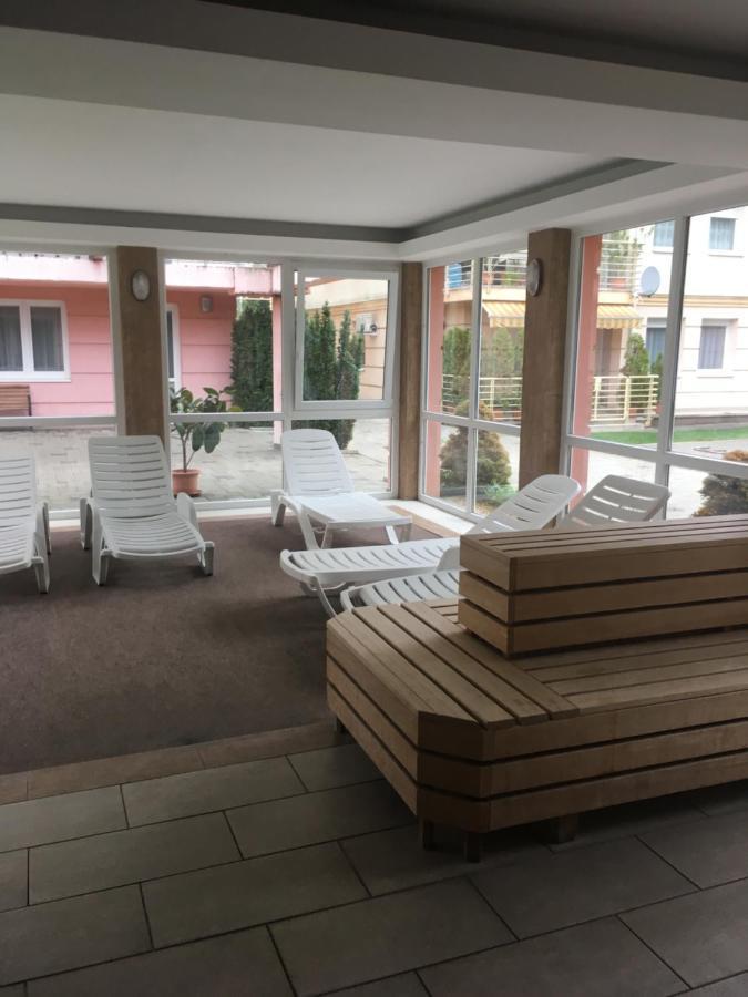 Relax Wellness Studio Hajduszoboszlo Apartment ภายนอก รูปภาพ