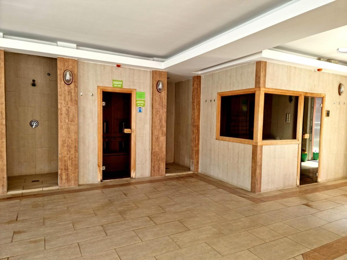 Relax Wellness Studio Hajduszoboszlo Apartment ภายนอก รูปภาพ