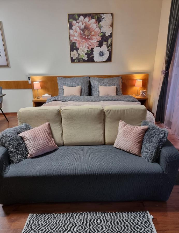 Relax Wellness Studio Hajduszoboszlo Apartment ภายนอก รูปภาพ