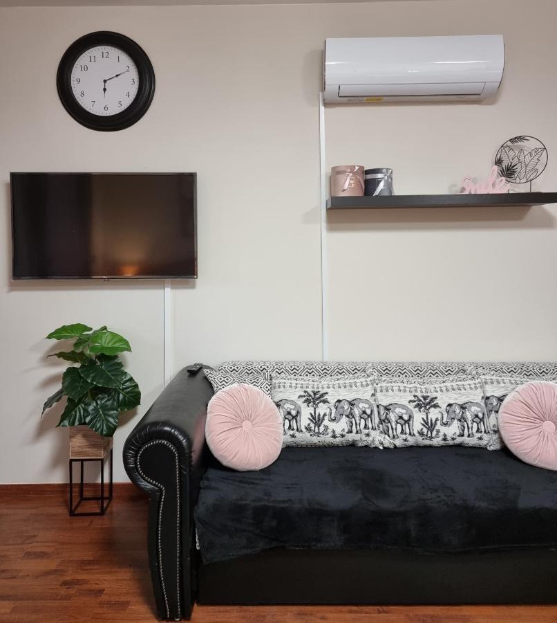 Relax Wellness Studio Hajduszoboszlo Apartment ภายนอก รูปภาพ