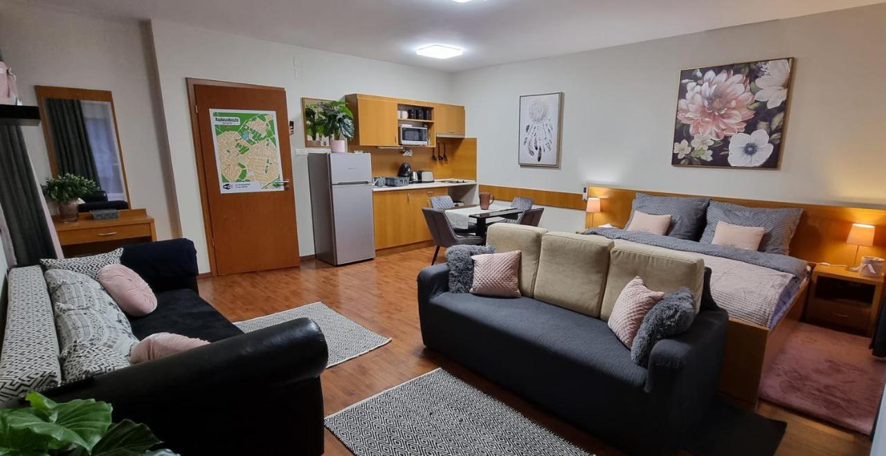 Relax Wellness Studio Hajduszoboszlo Apartment ภายนอก รูปภาพ