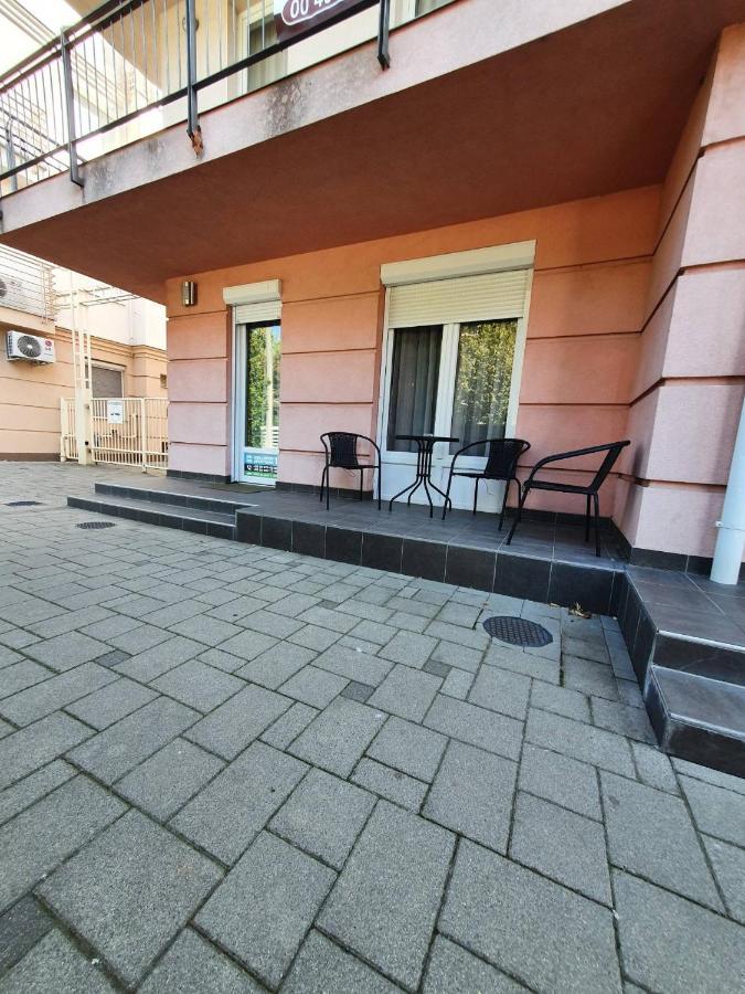 Relax Wellness Studio Hajduszoboszlo Apartment ภายนอก รูปภาพ