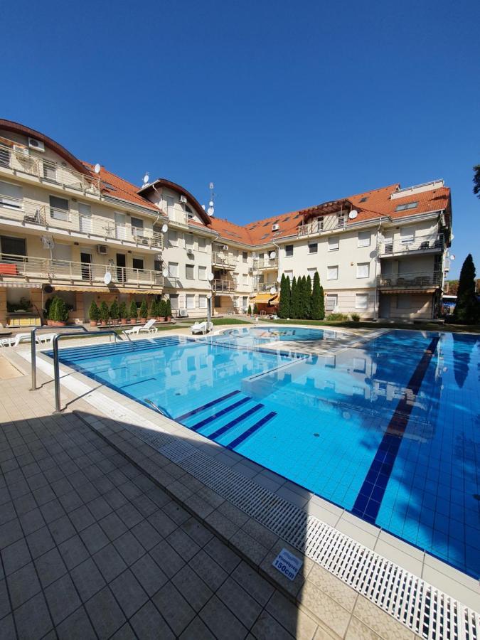 Relax Wellness Studio Hajduszoboszlo Apartment ภายนอก รูปภาพ